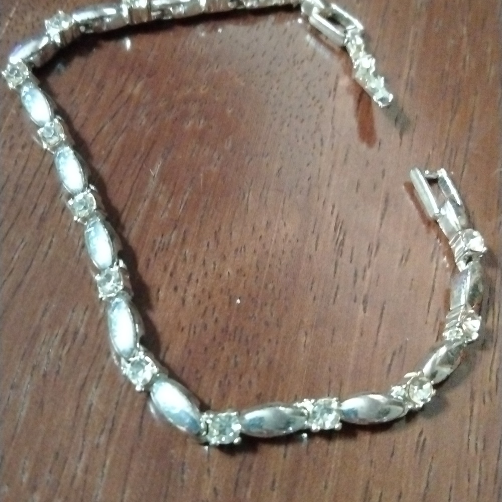 Avon  Sparkling Tennis Bracelet